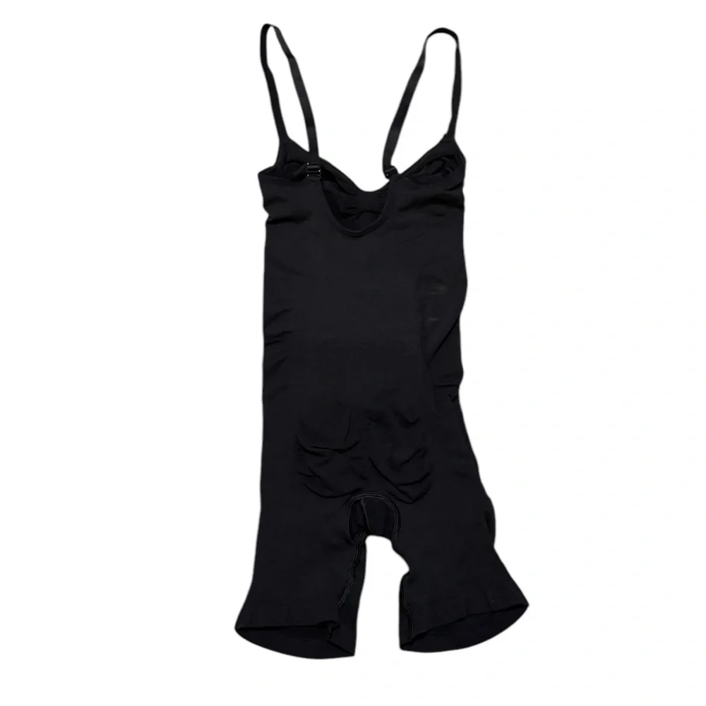 Skims Shapewear Bodysuit Short - Picture 2 of 3